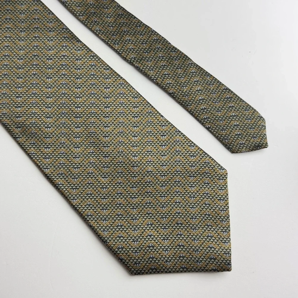 Bill Blass Black Label Mens Silk Tie Olive Green Gold Geometric Chevron USA Made